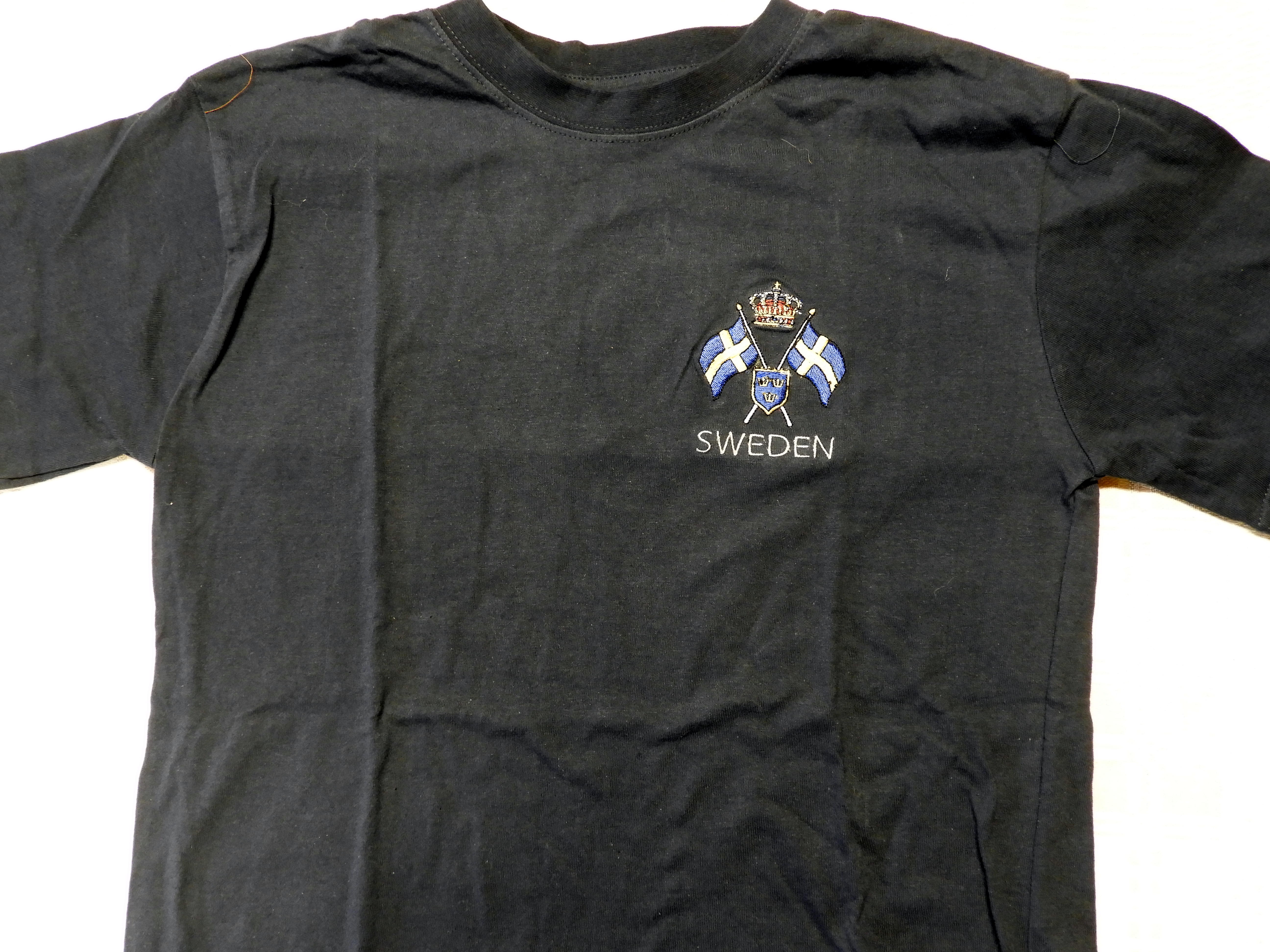 T-Shirt Blå, Sweden, Broderade flaggor, krona