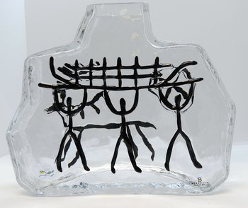 Glasvas av Wiktor Berndt, Hällristning låg