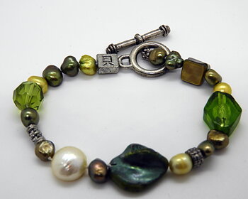 Armband olika stenar