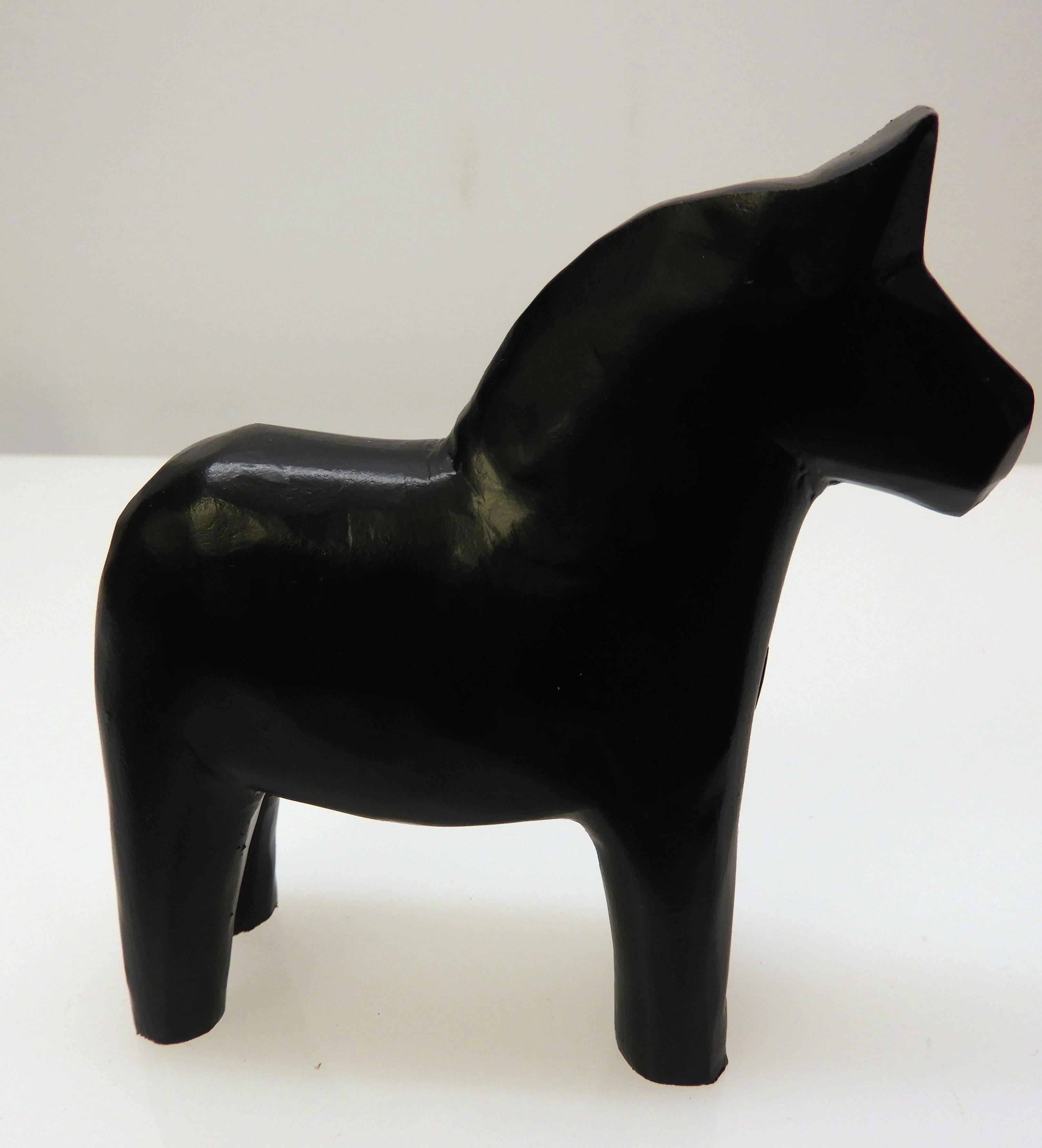 Enfärgad Dalahäst svart 10 cm
