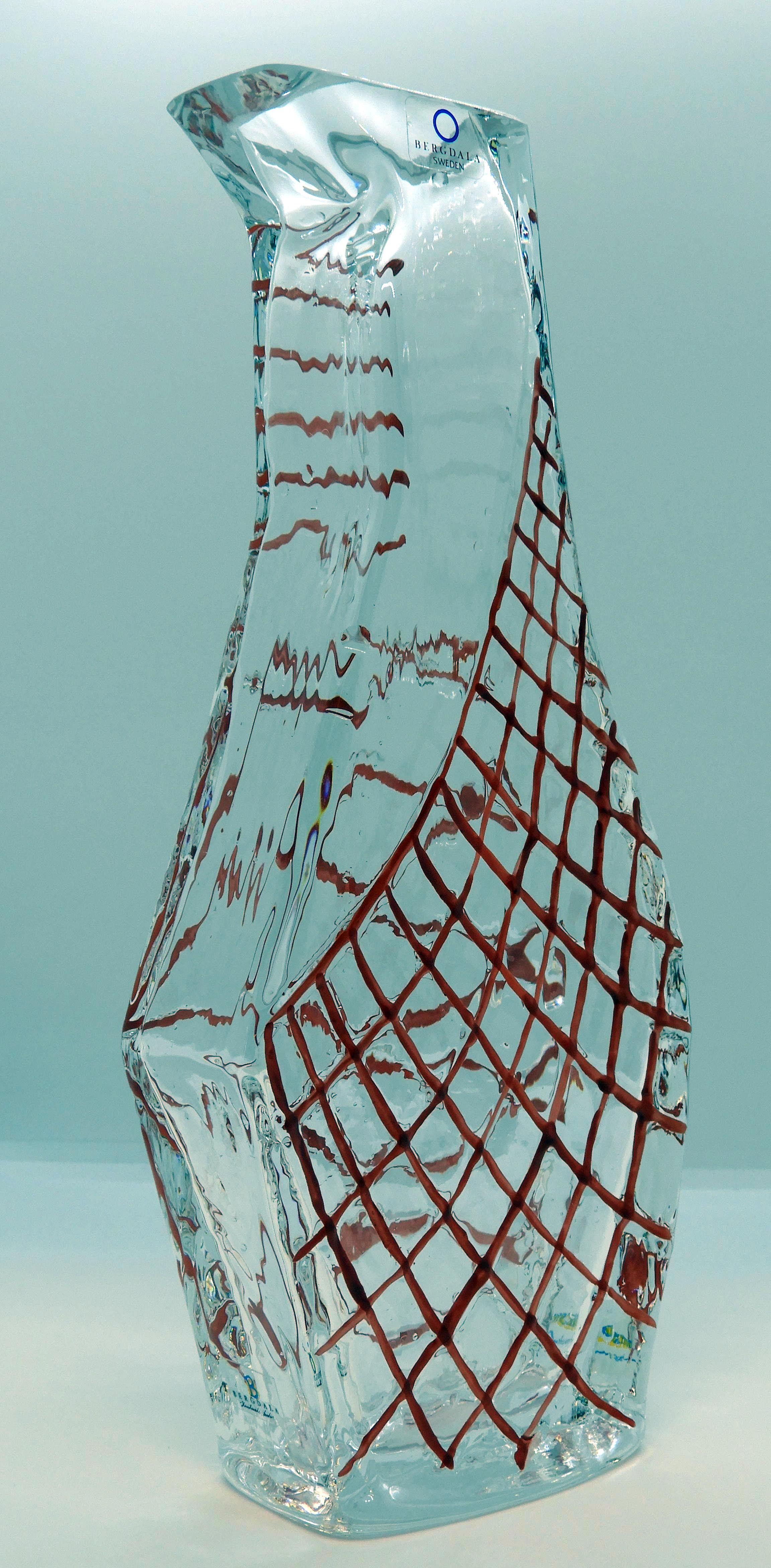 Glasvas av Wiktor Berndt, Fiskar i nät  - 2