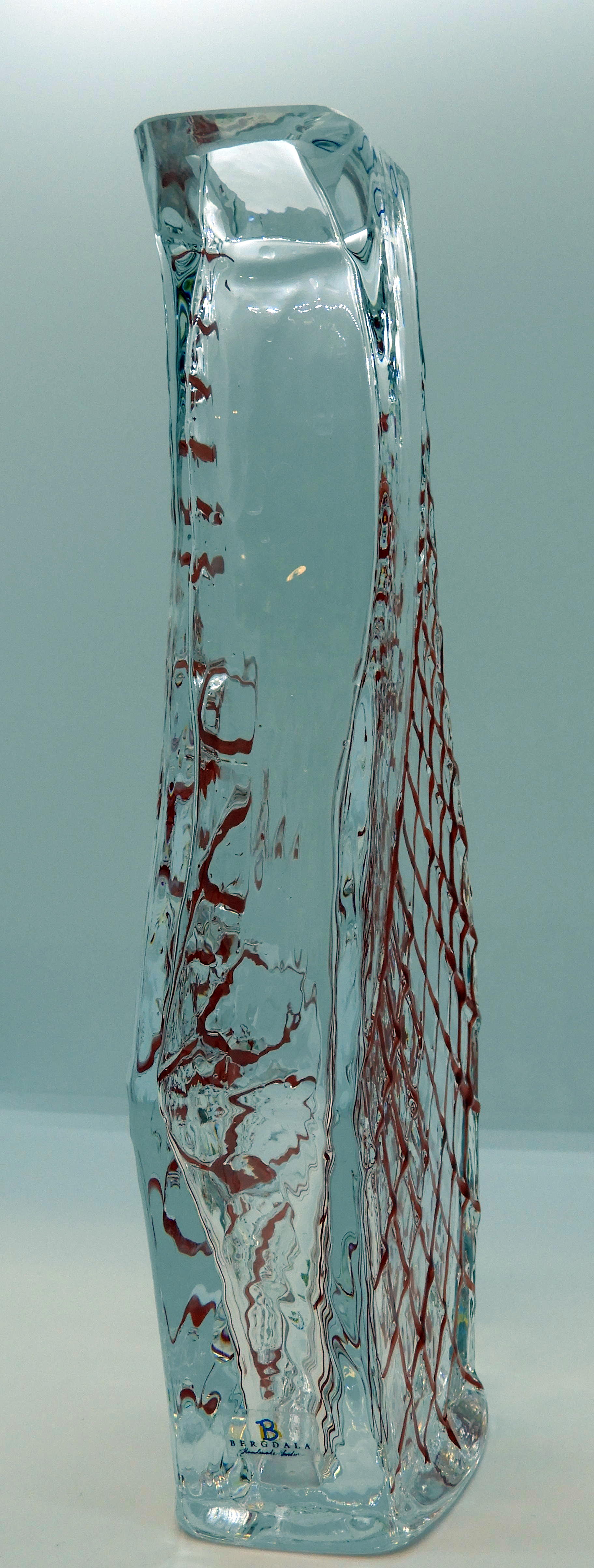 Glasvas av Wiktor Berndt, Fiskar i nät  - 3