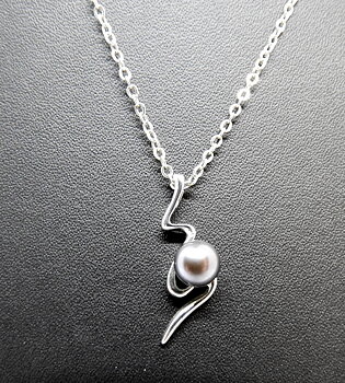 Halsband med kedja allt i Silver och pärla