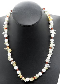 Halsband med olika stenar