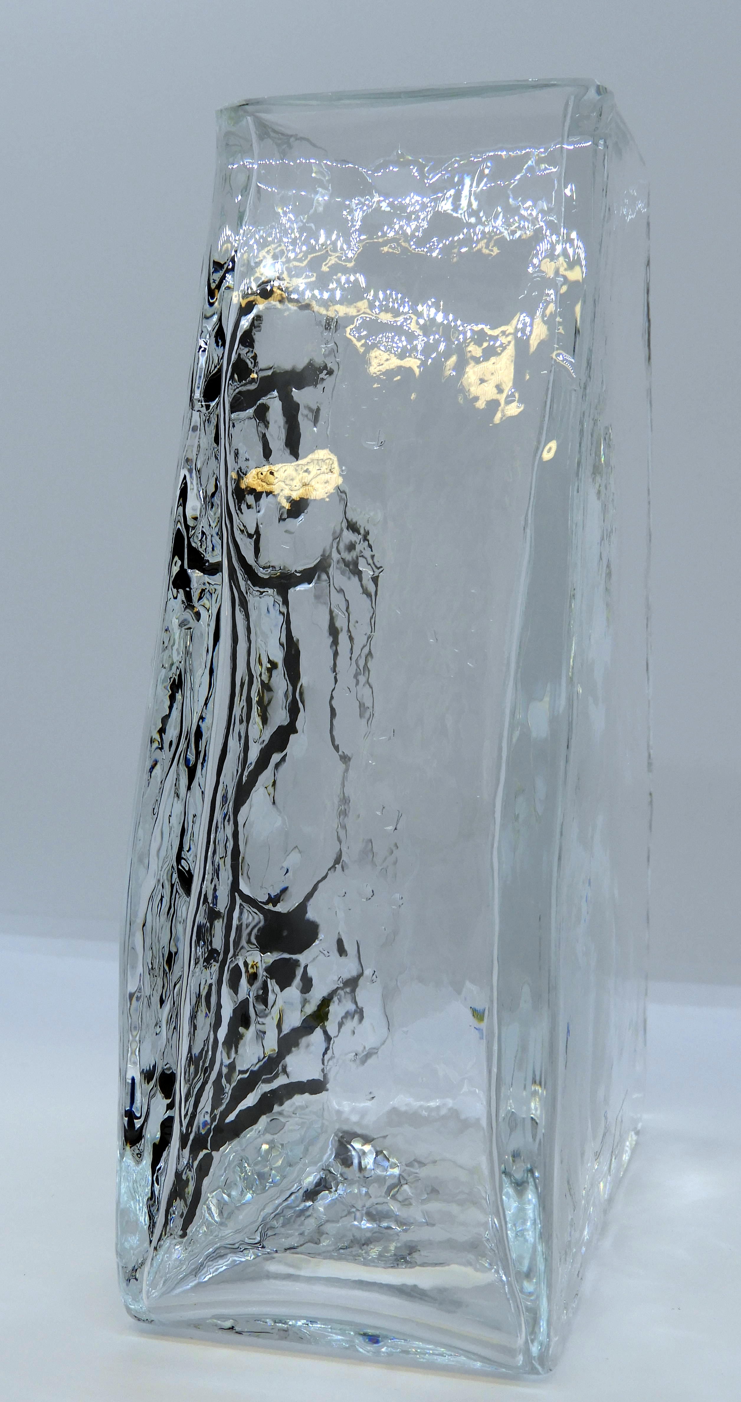 Glasvas av Wiktor Berndt, Flickan svart - 2