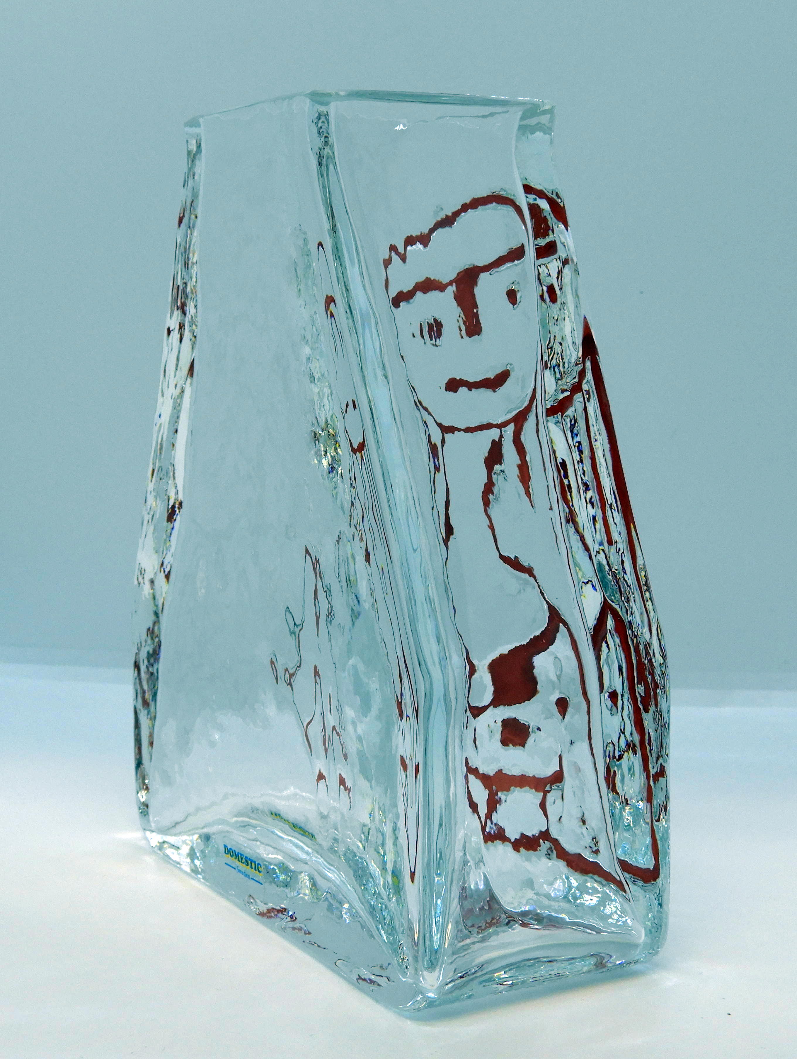 Glasvas av Wiktor Berndt, Flickan röd - 3