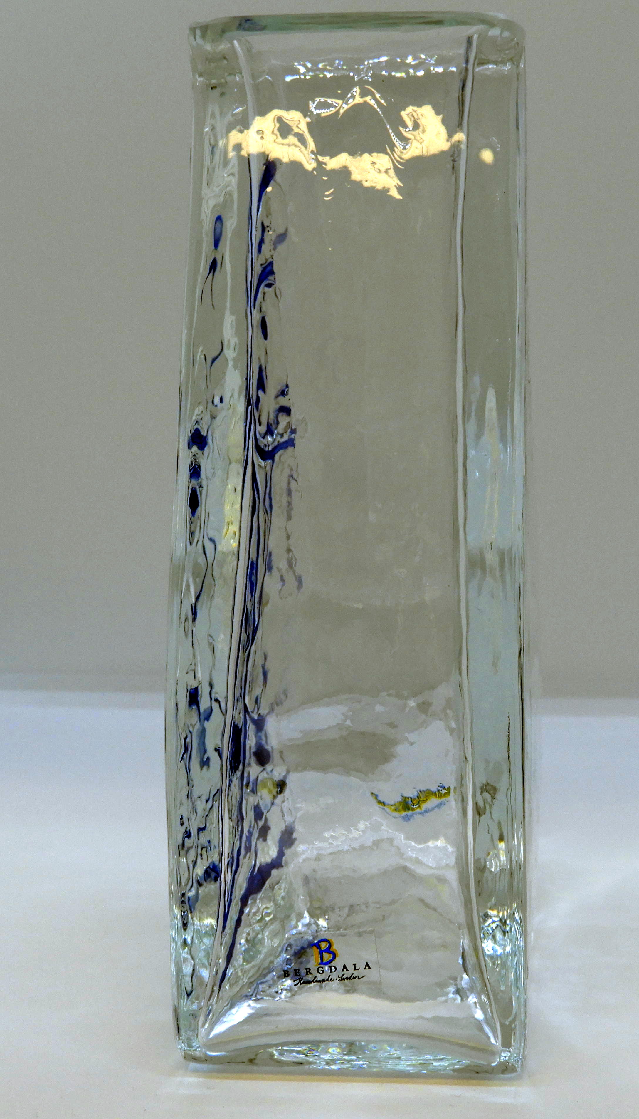 Glasvas av Wiktor Berndt, Flickan blå - 2