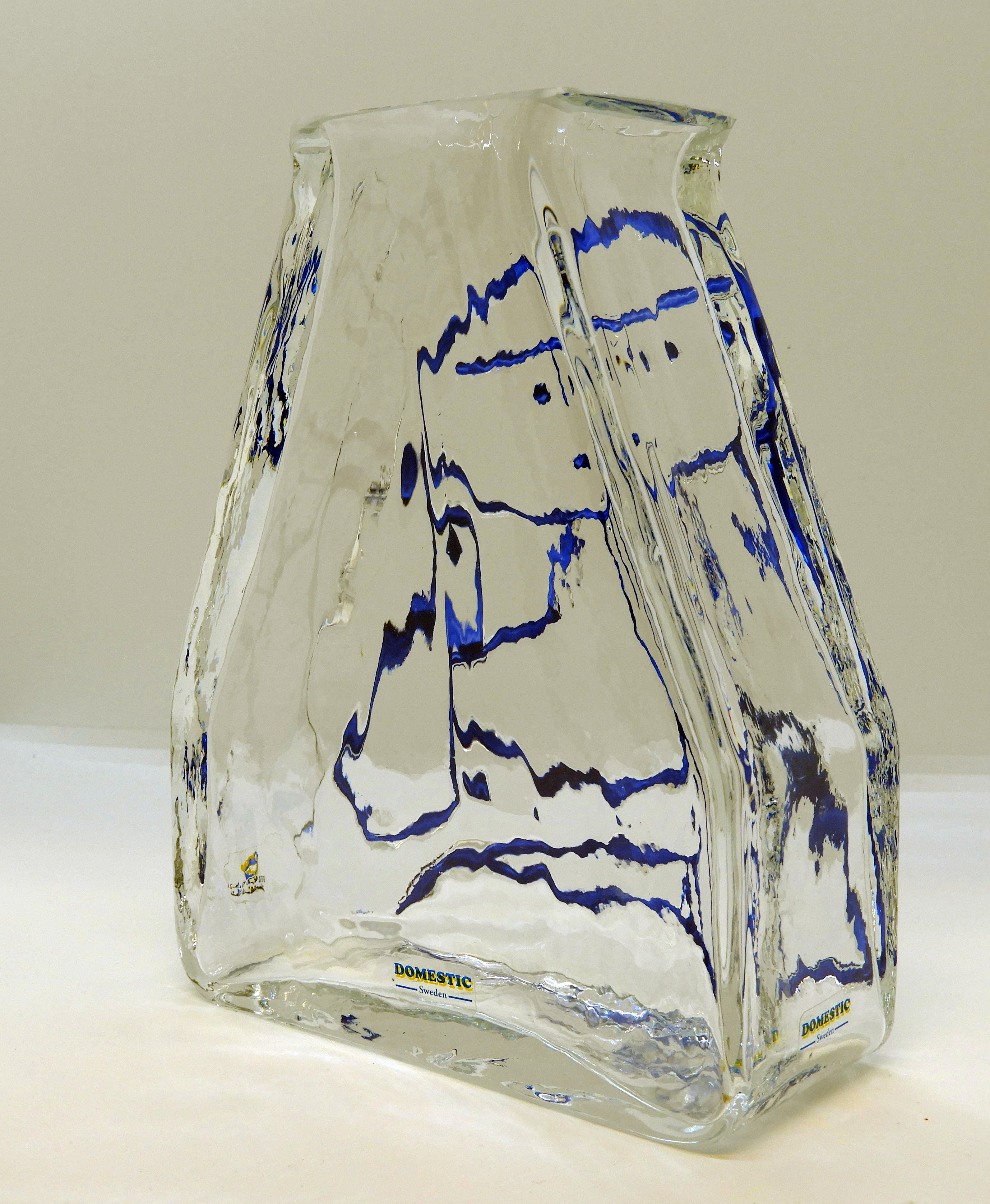 Glasvas av Wiktor Berndt, Flickan blå - 3