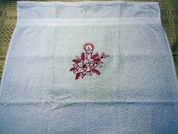 Handduk. Broderad med julmotiv