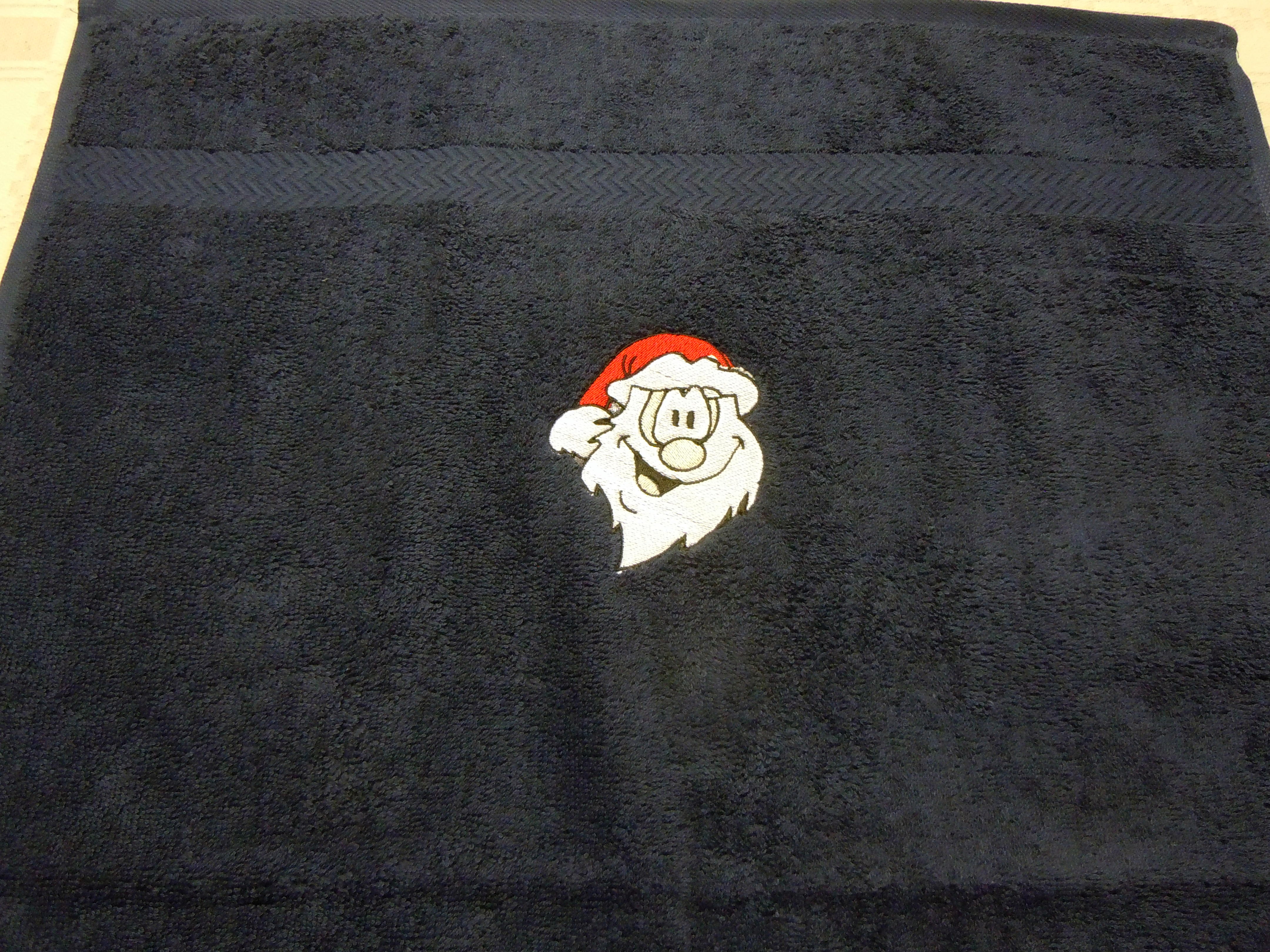 Handduk. Broderad Tomte