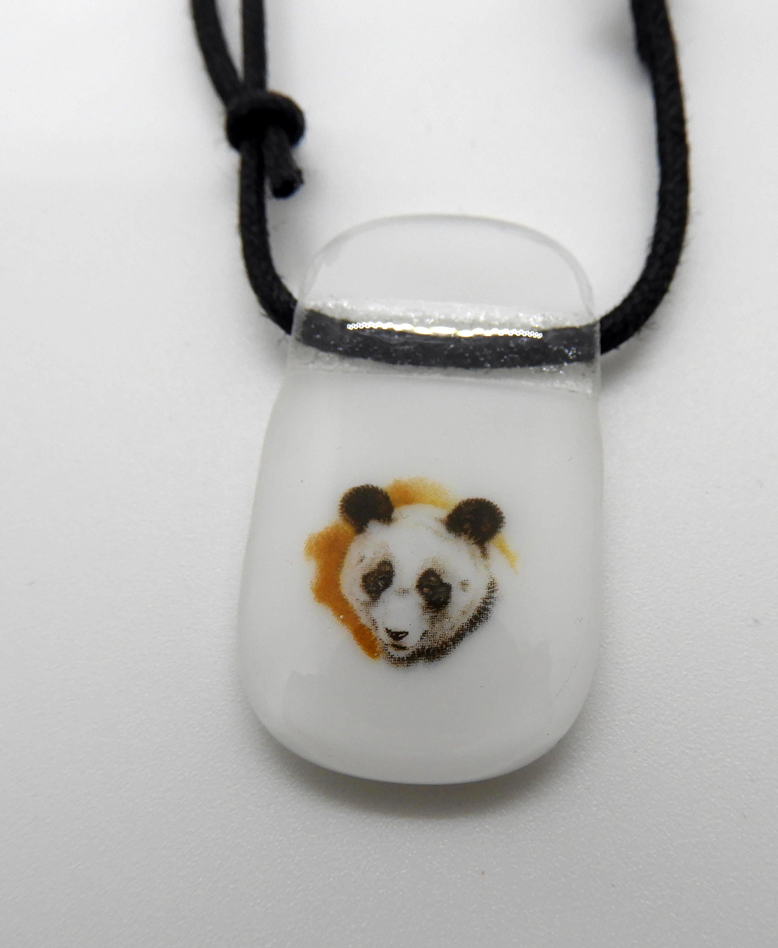 Halssmycke glasfusing panda