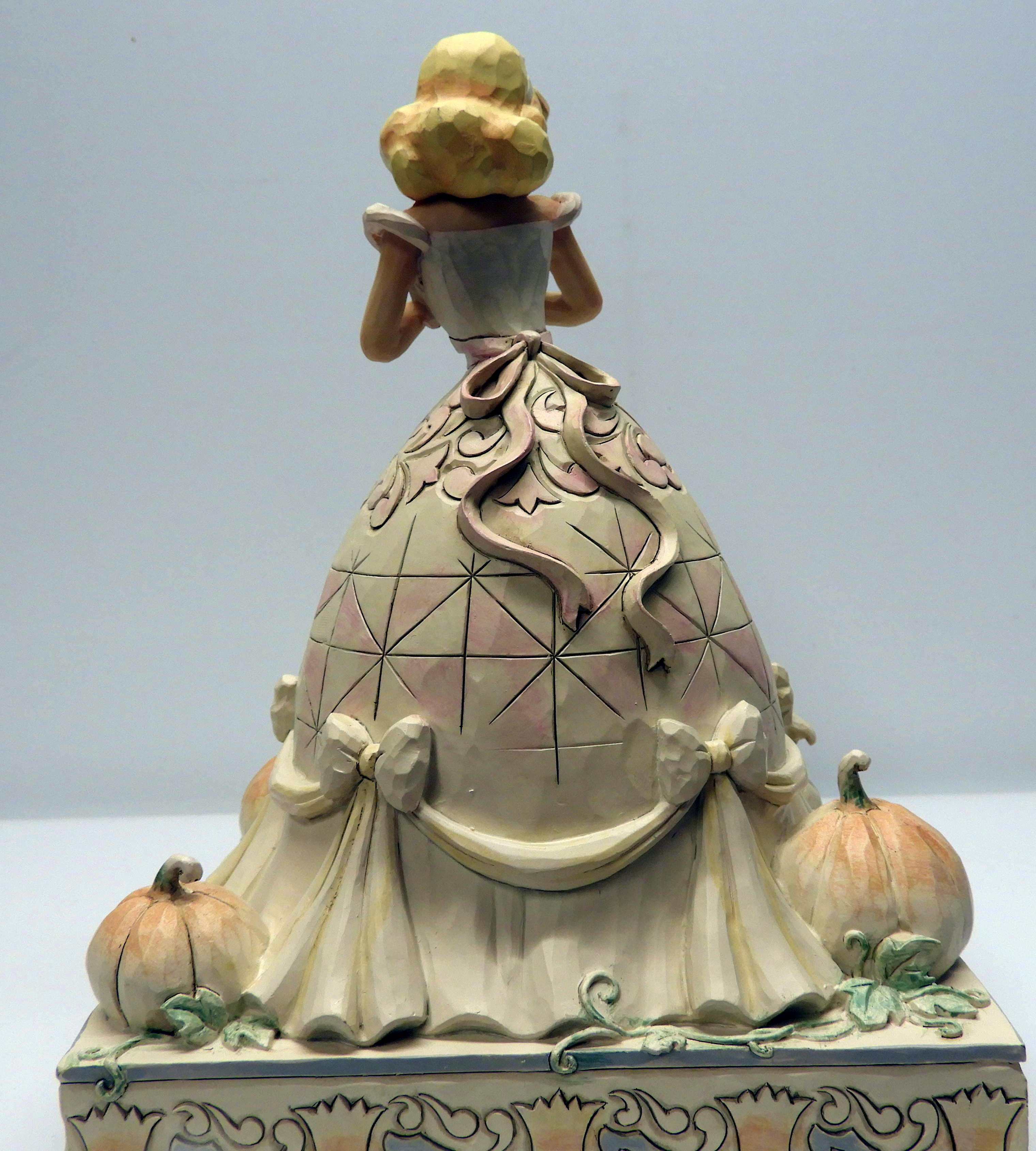 Cinderella White Woodland av Jim Shore - 3