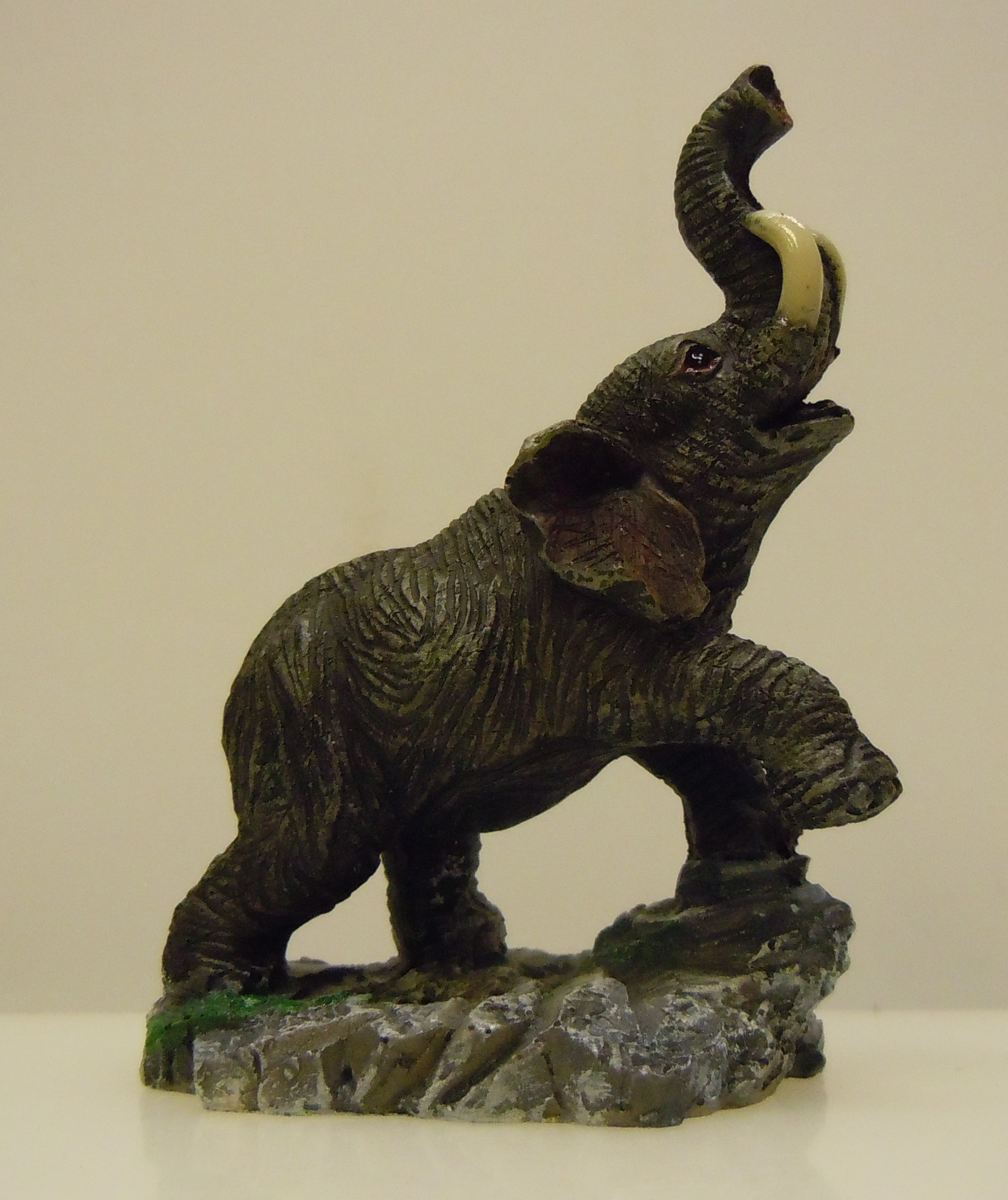Elefant på sten