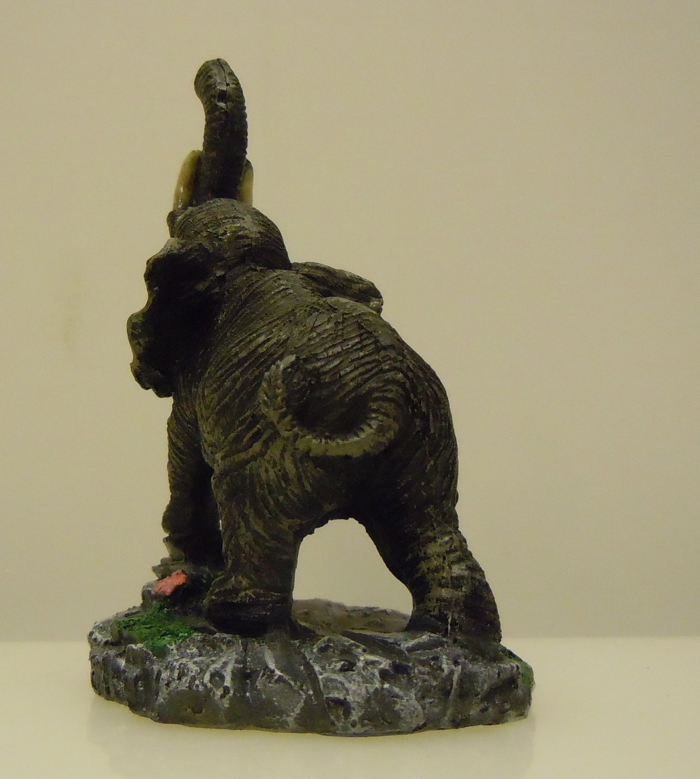 Elefant på sten - 2