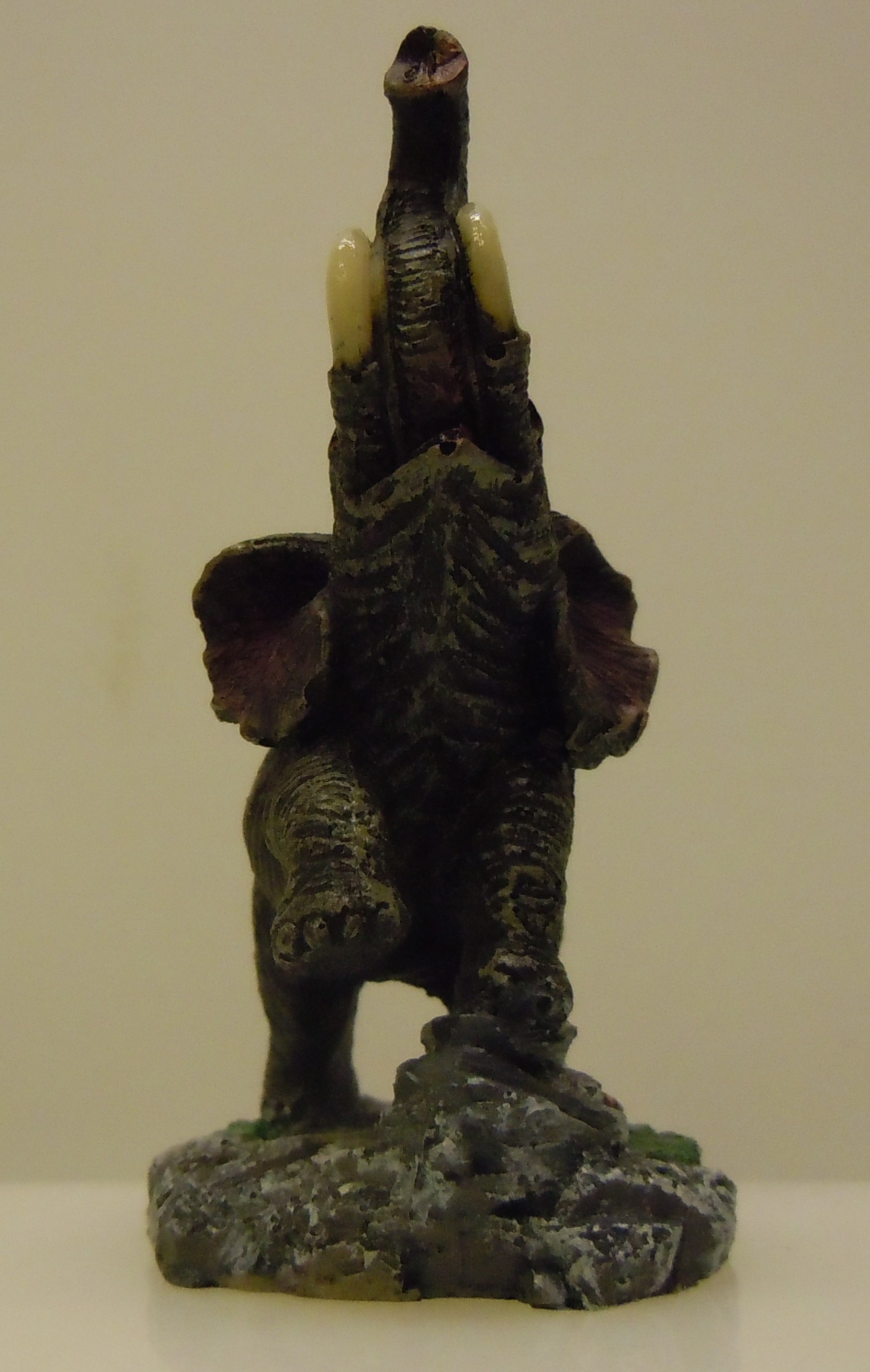 Elefant på sten - 3