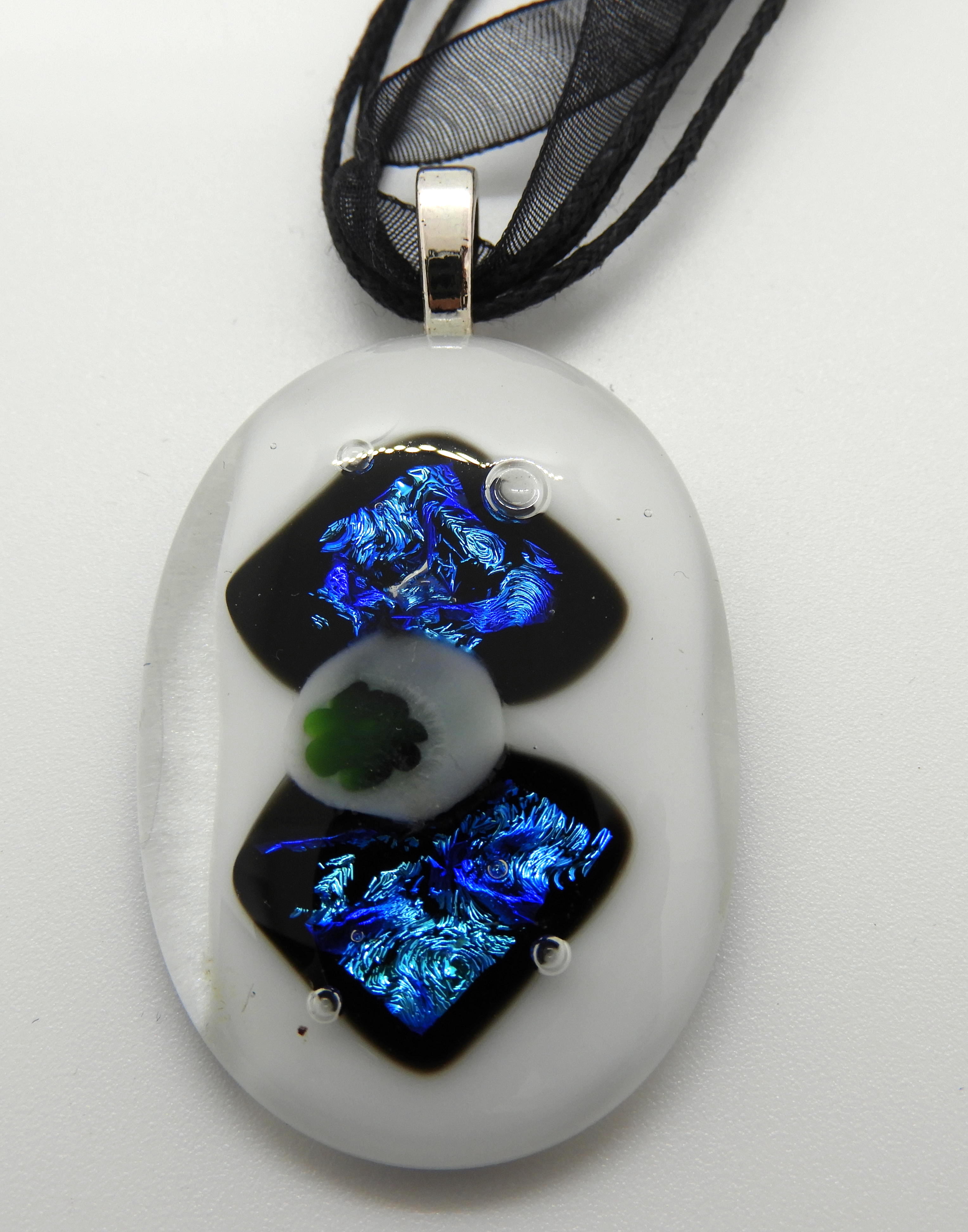 Halssmycke glasfusing silver/blå