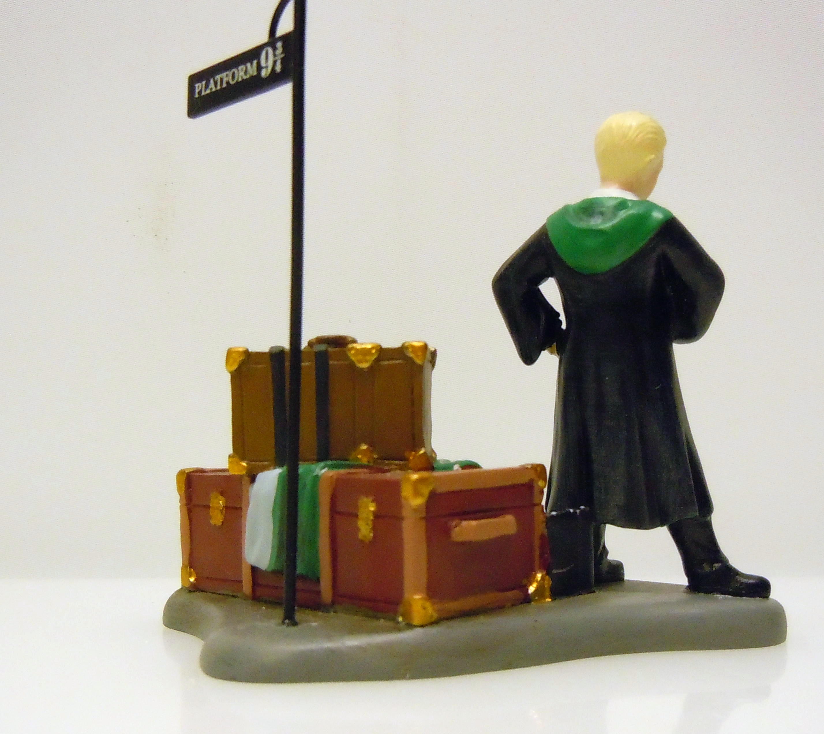 Harry Potter Draco Waits At Plattform 9 - 3