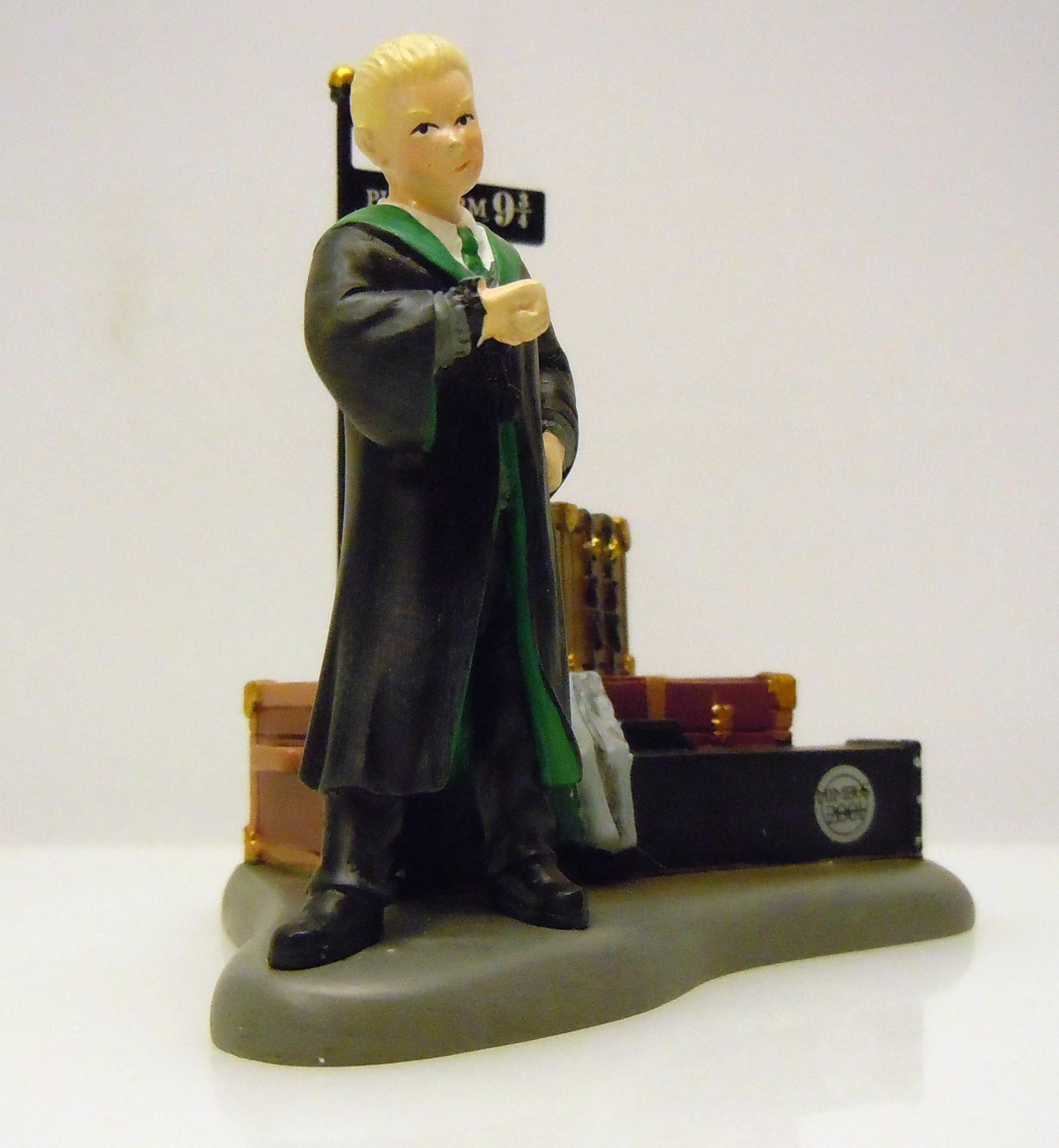 Harry Potter Draco Waits At Plattform 9 - 4