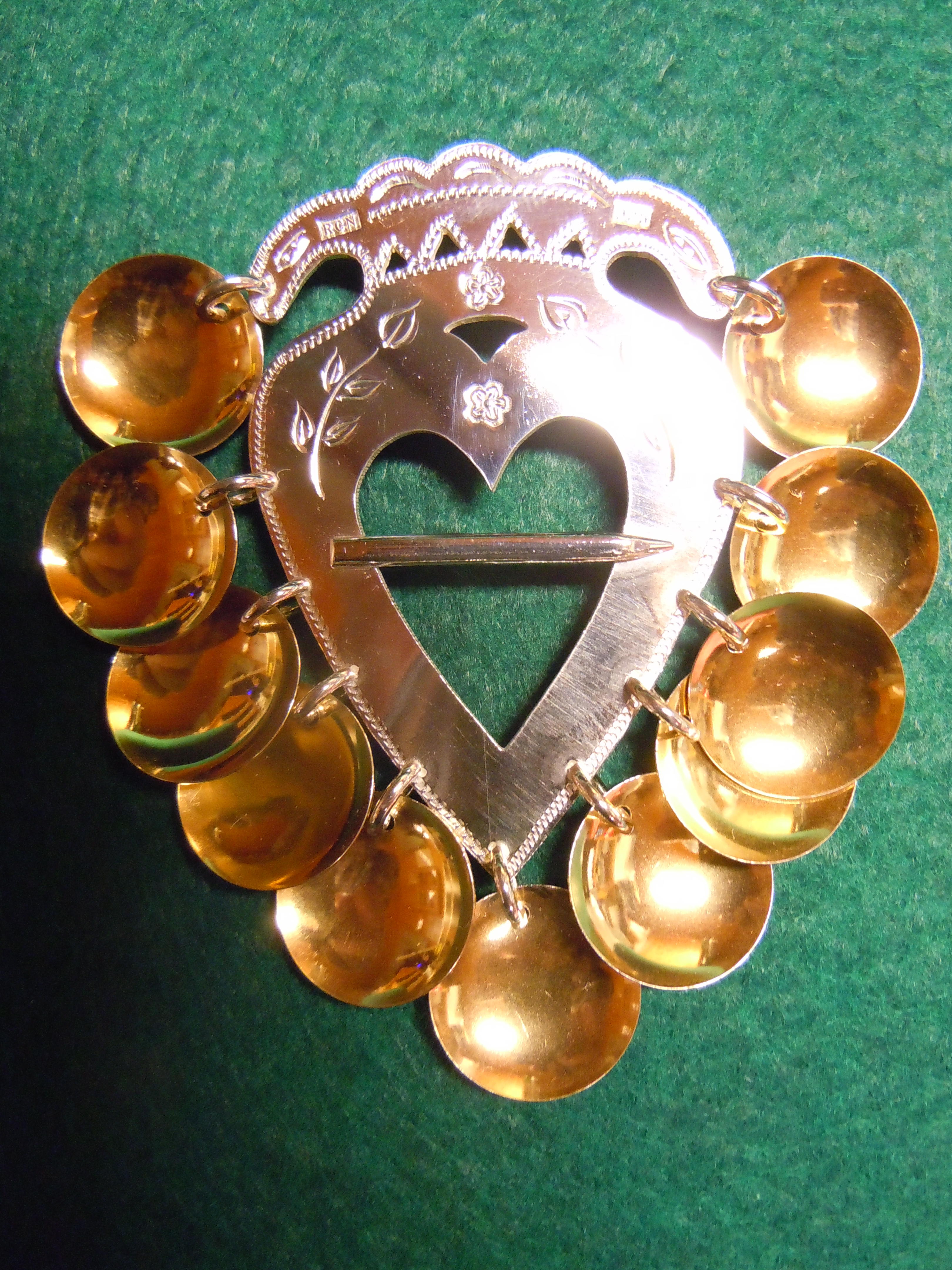 Lövabrosch silver 