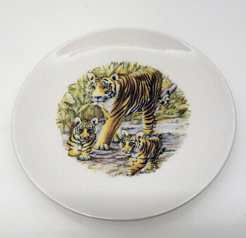 Liten Tallrik med Tiger med ungar