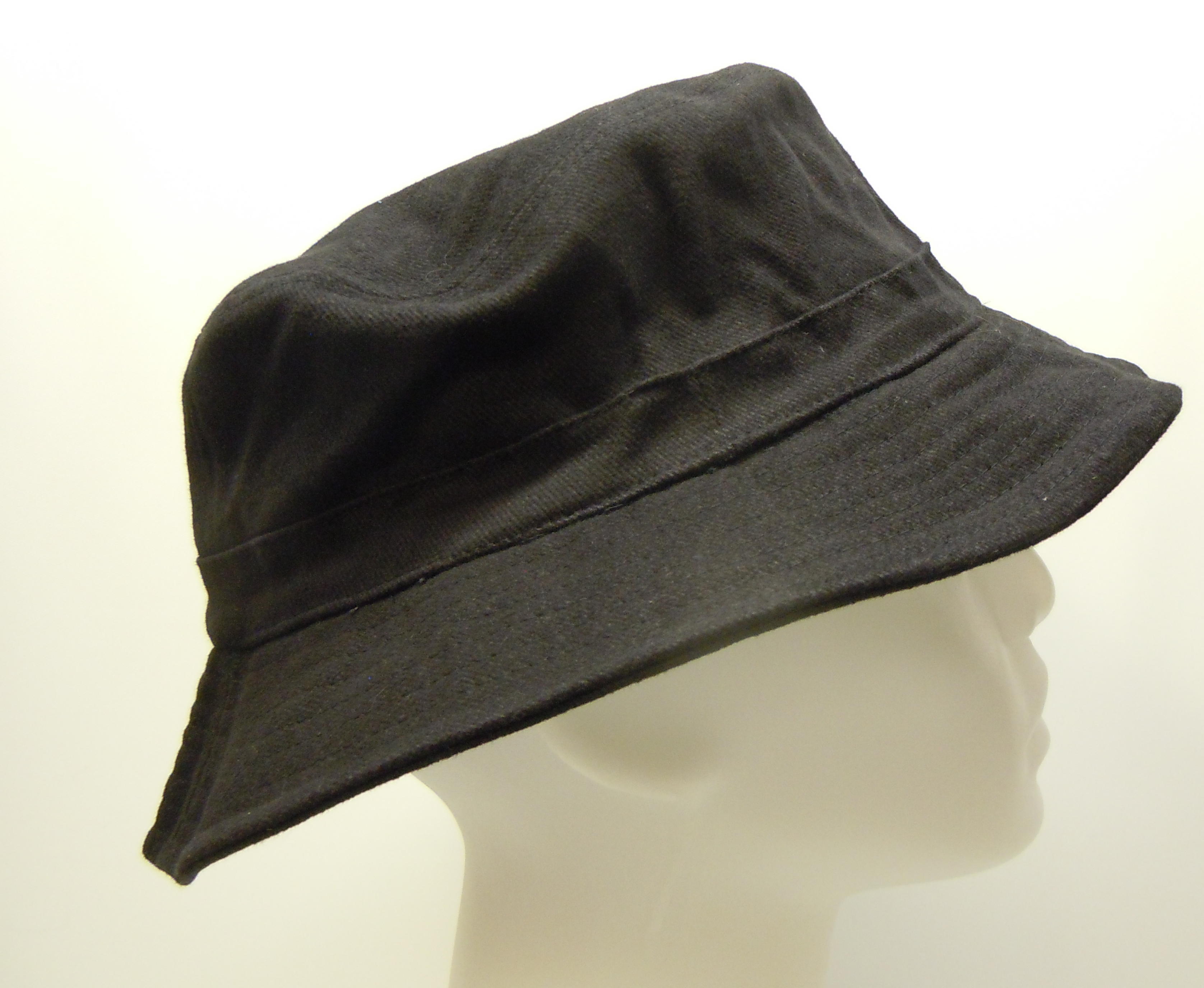 Beppe hatt svart
