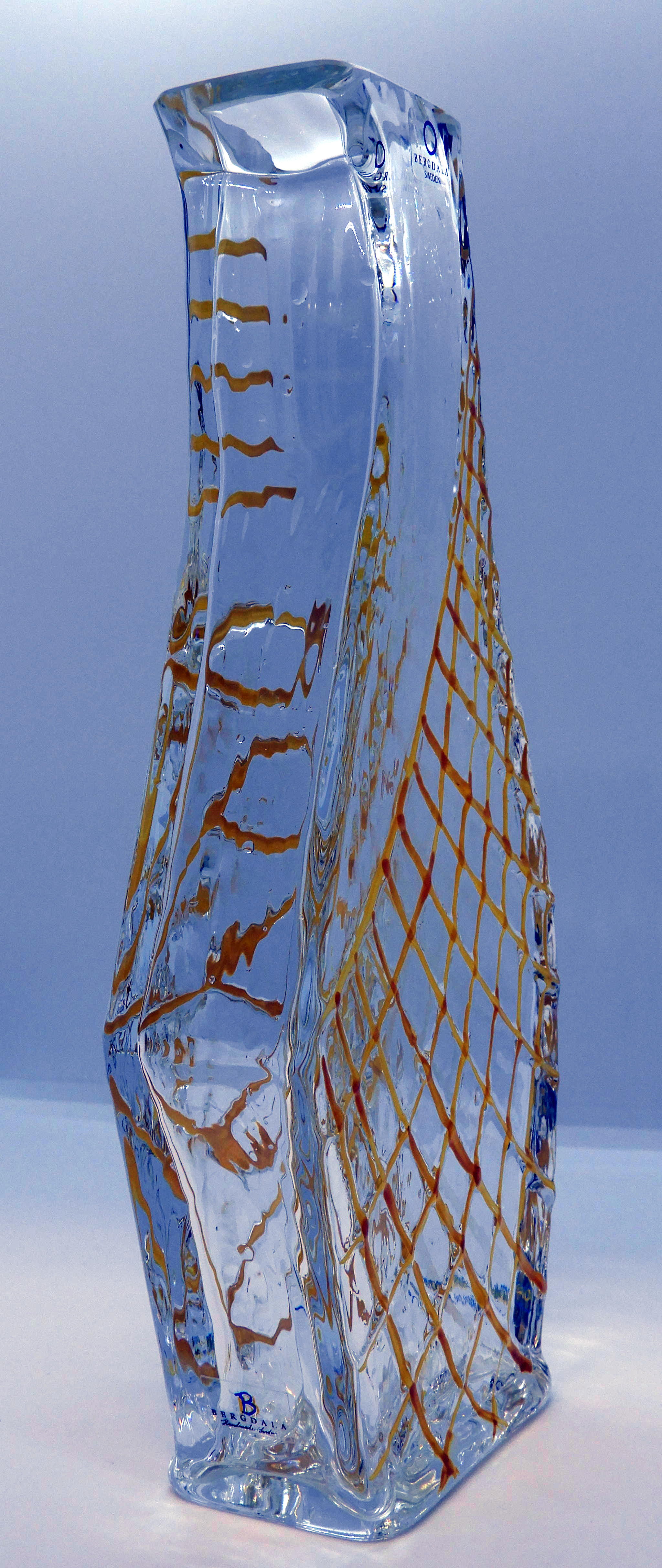 Glasvas av Wiktor Berndt, Fiskar i nät, gul - 3