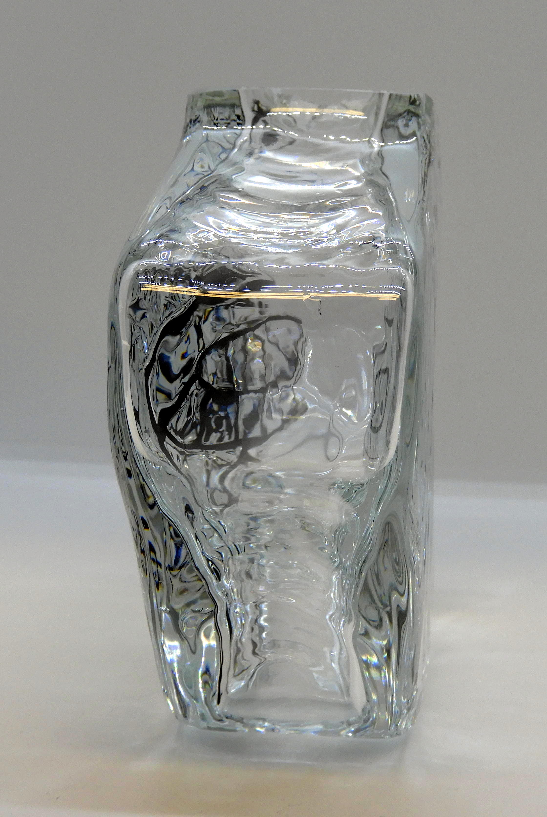 Glasvas av Wiktor Berndt, Tjur Svart - 2