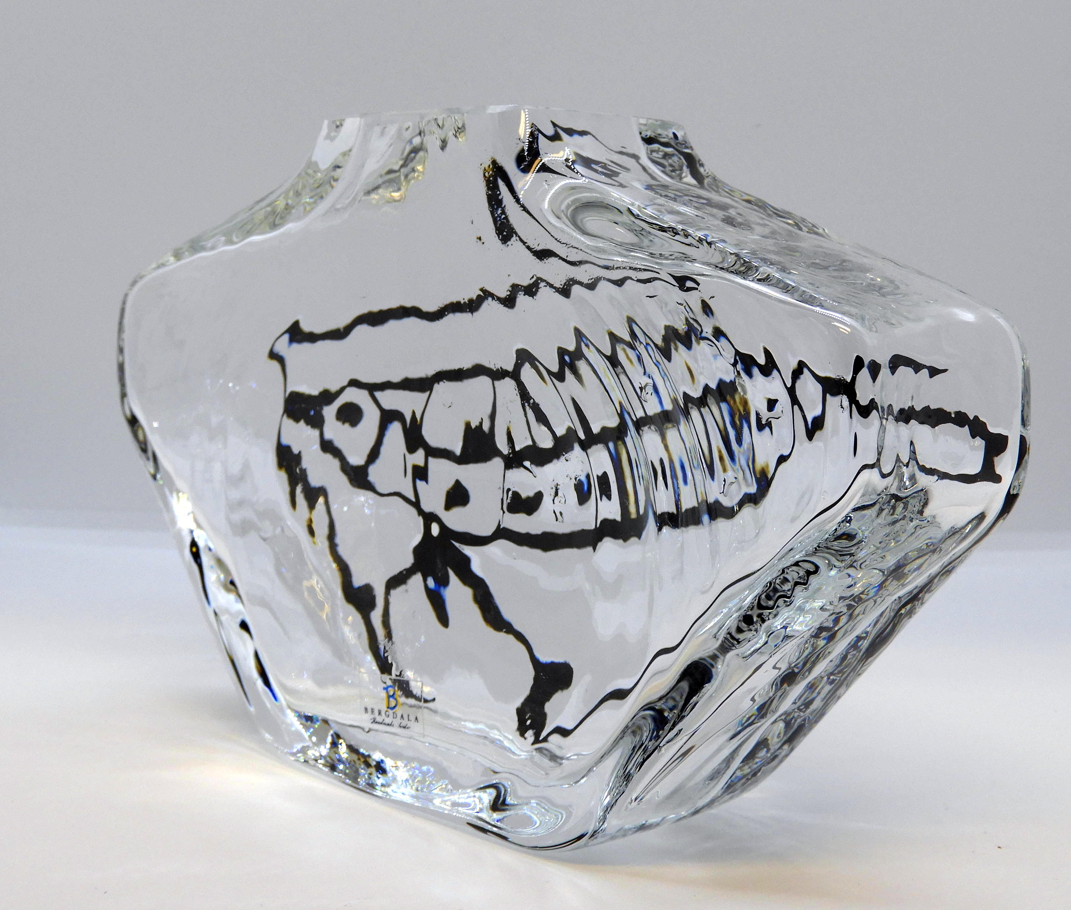Glasvas av Wiktor Berndt, Tjur Svart - 3