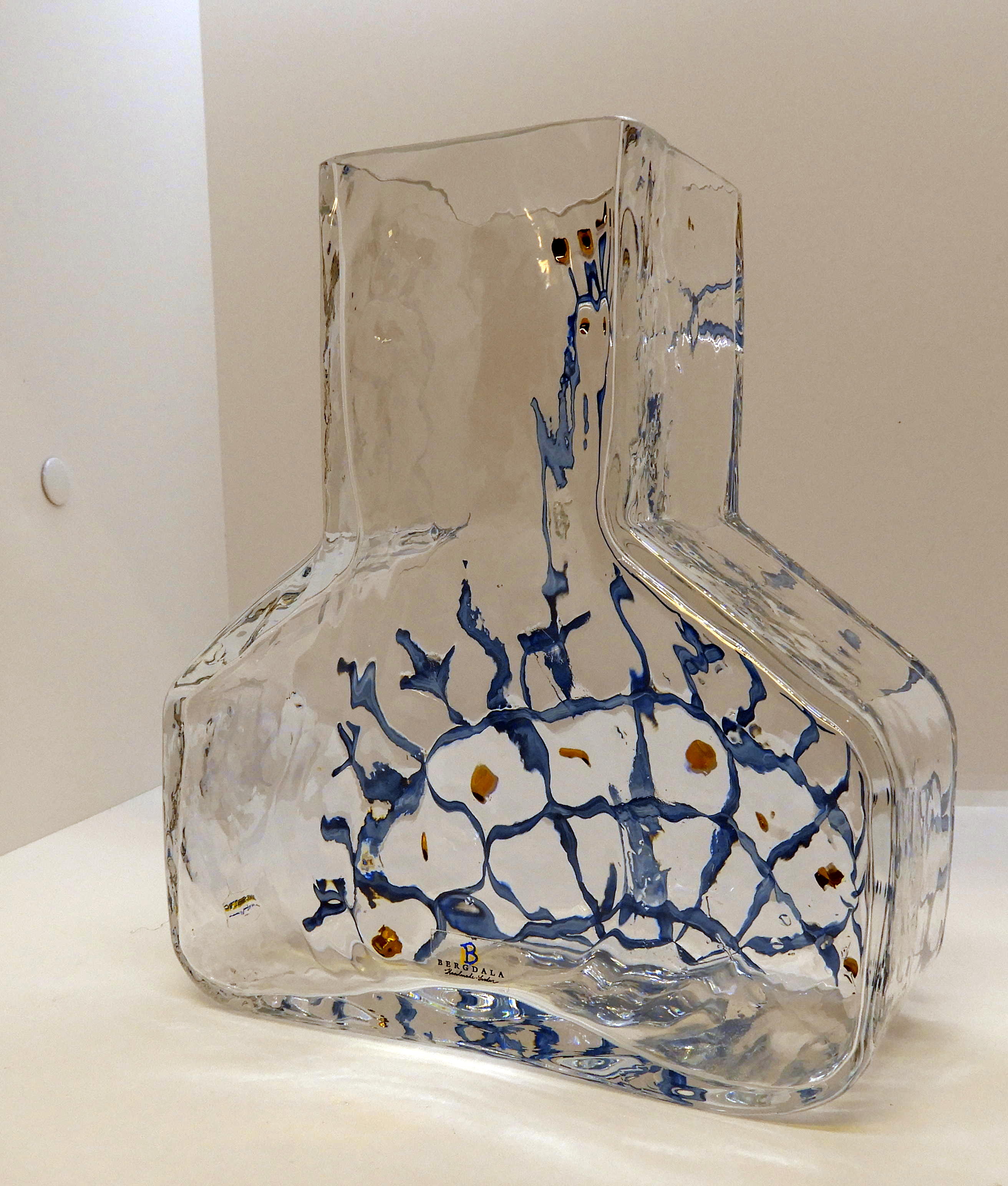 Glasvas av Wiktor Berndt, Påfågel, blå/guld - 3