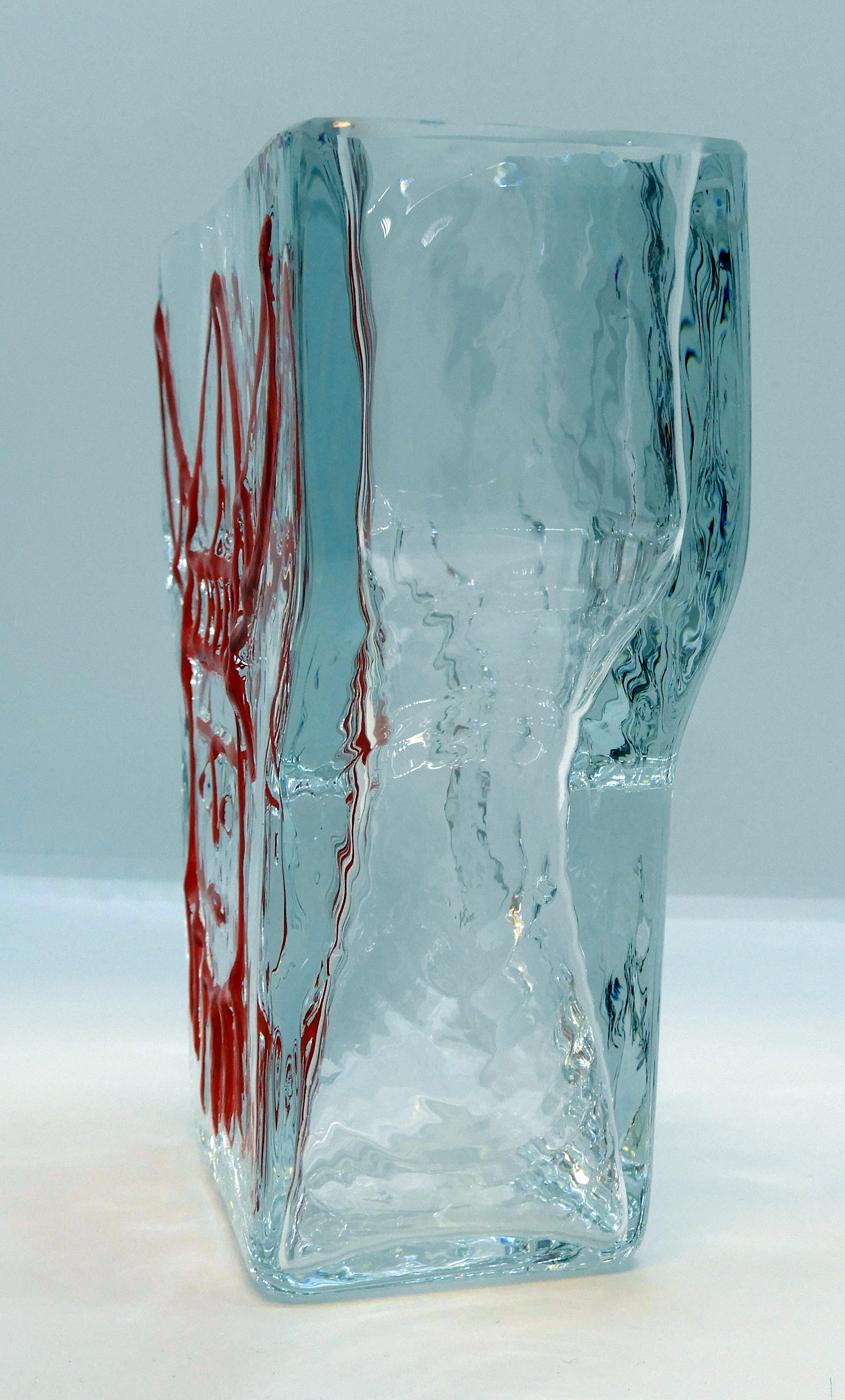 Glasvas av Wiktor Berndt, Viking Röd - 2
