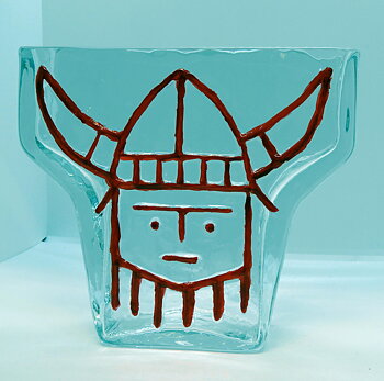 Glasvas av Wiktor Berndt, Viking Röd