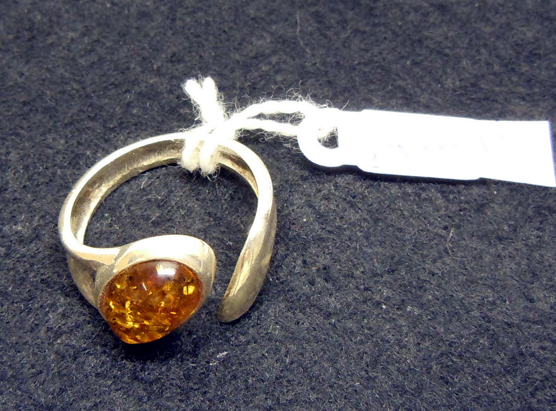 Bärnsten Amber Rav Ring / Silver 14