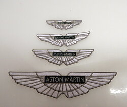 Broderade Aston Martin märke