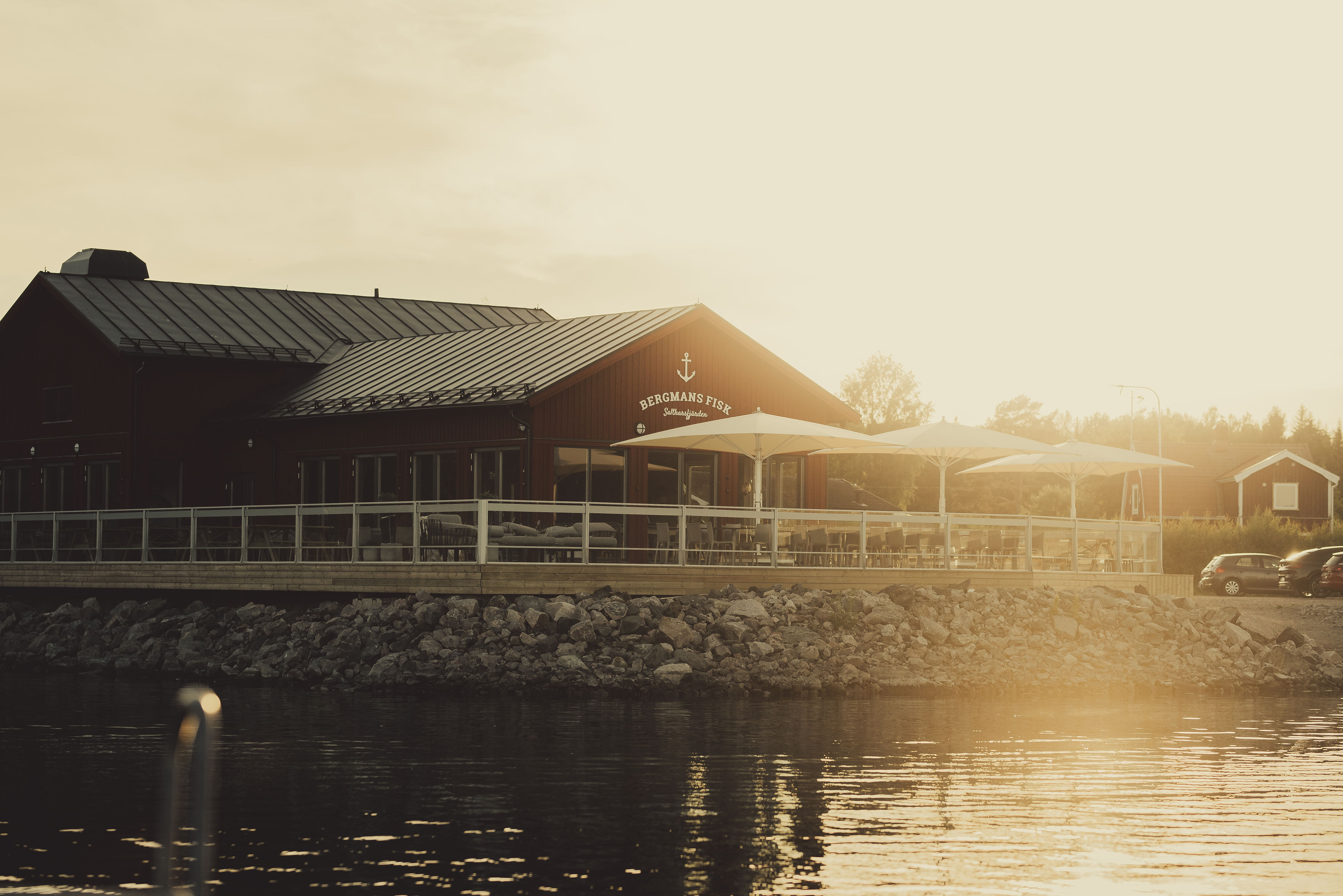 Restaurang, Butik, Fiskvagnar, Husbilsplats, Båtplats, Rökeri , Fiskeläger  
