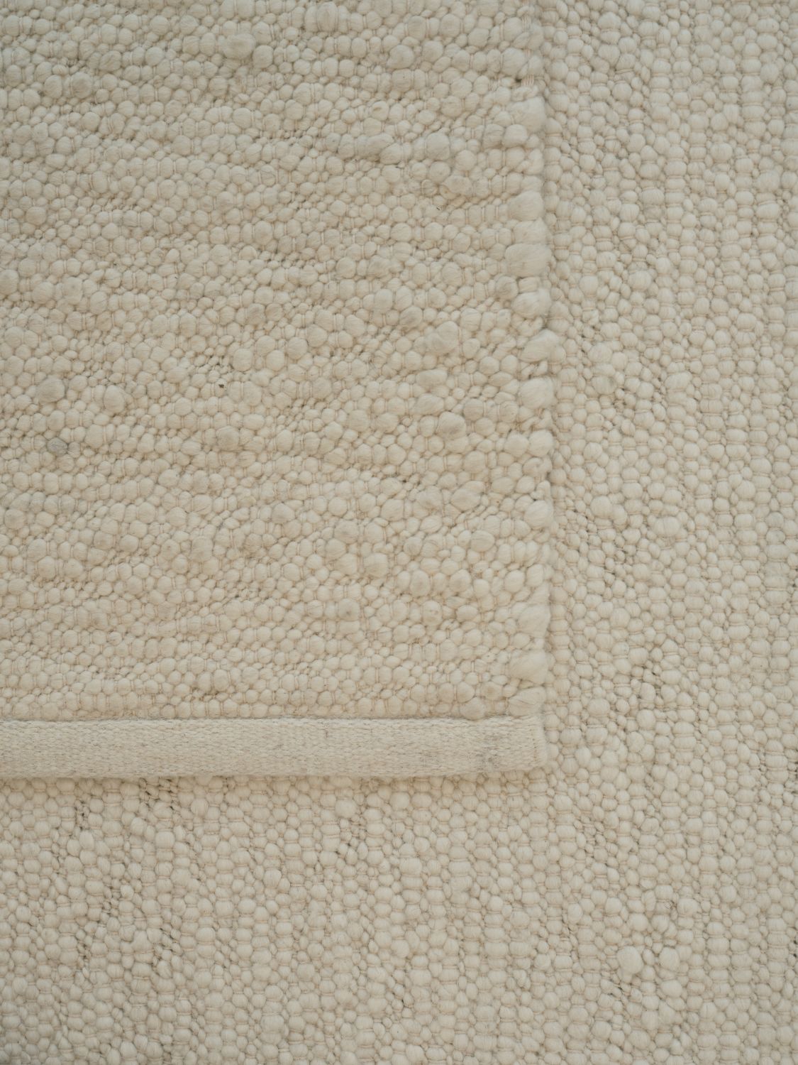 Pebbled Poem White 140x200cm - 5