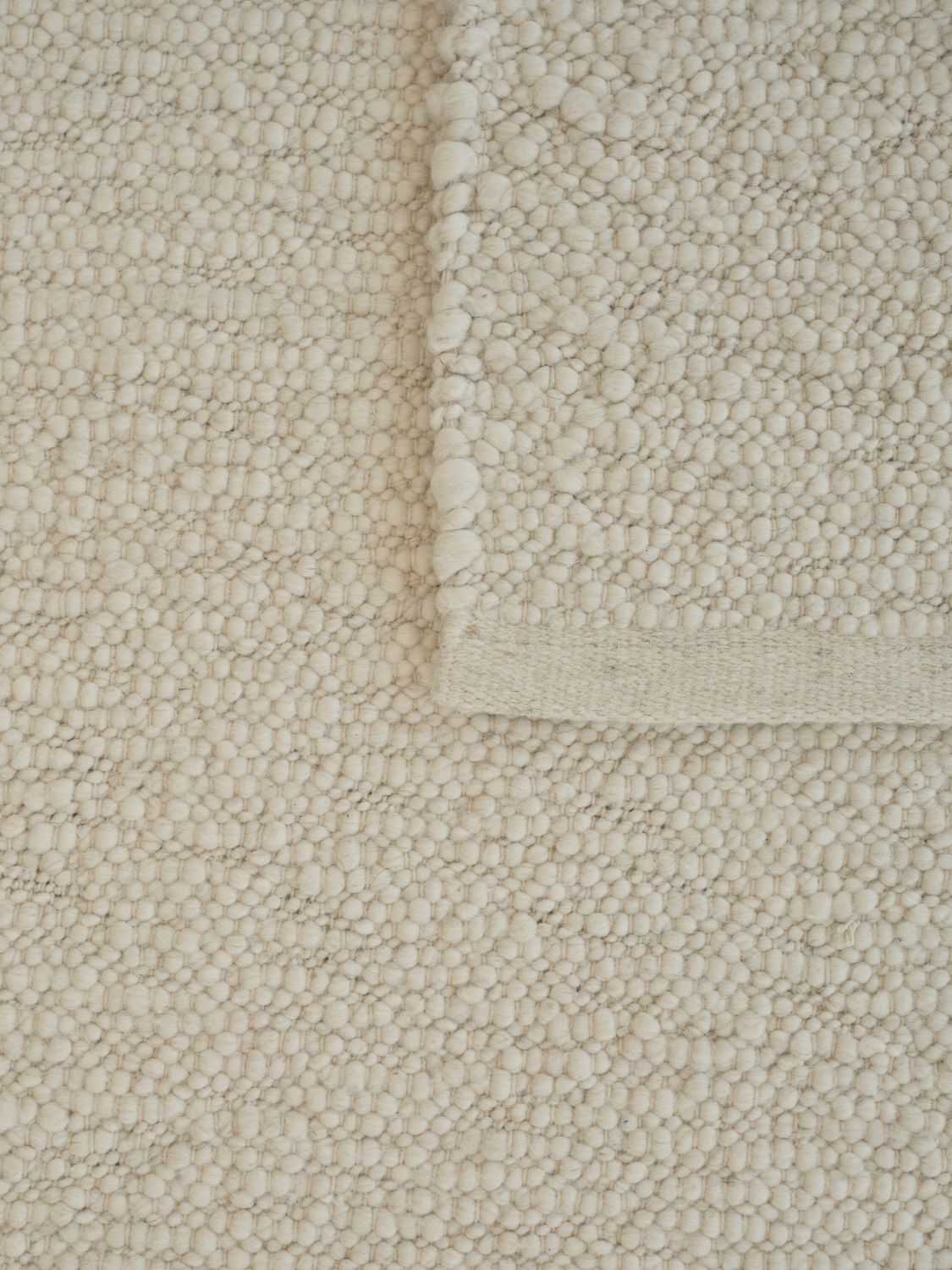 Pebbled Poem White 140x200cm - 2