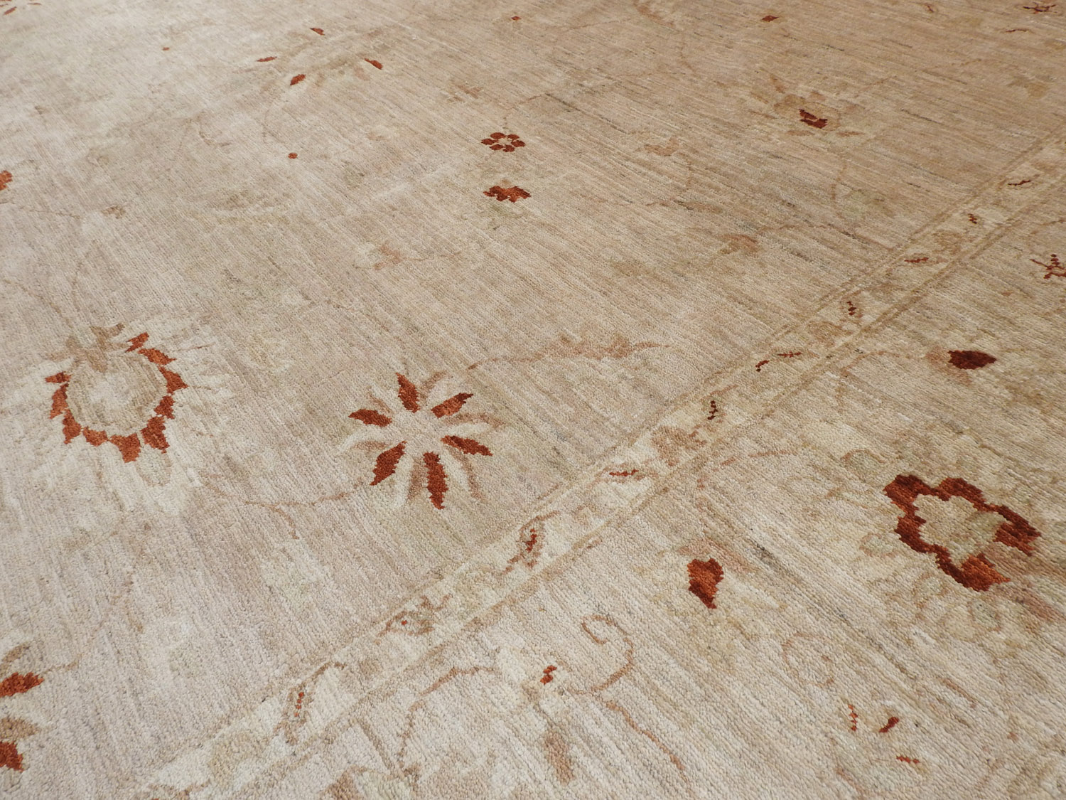 Ziegler Farahan  242x287cm - 2
