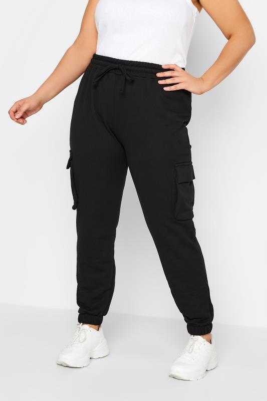 Byxa i joggingmodell och cargofickor, svart