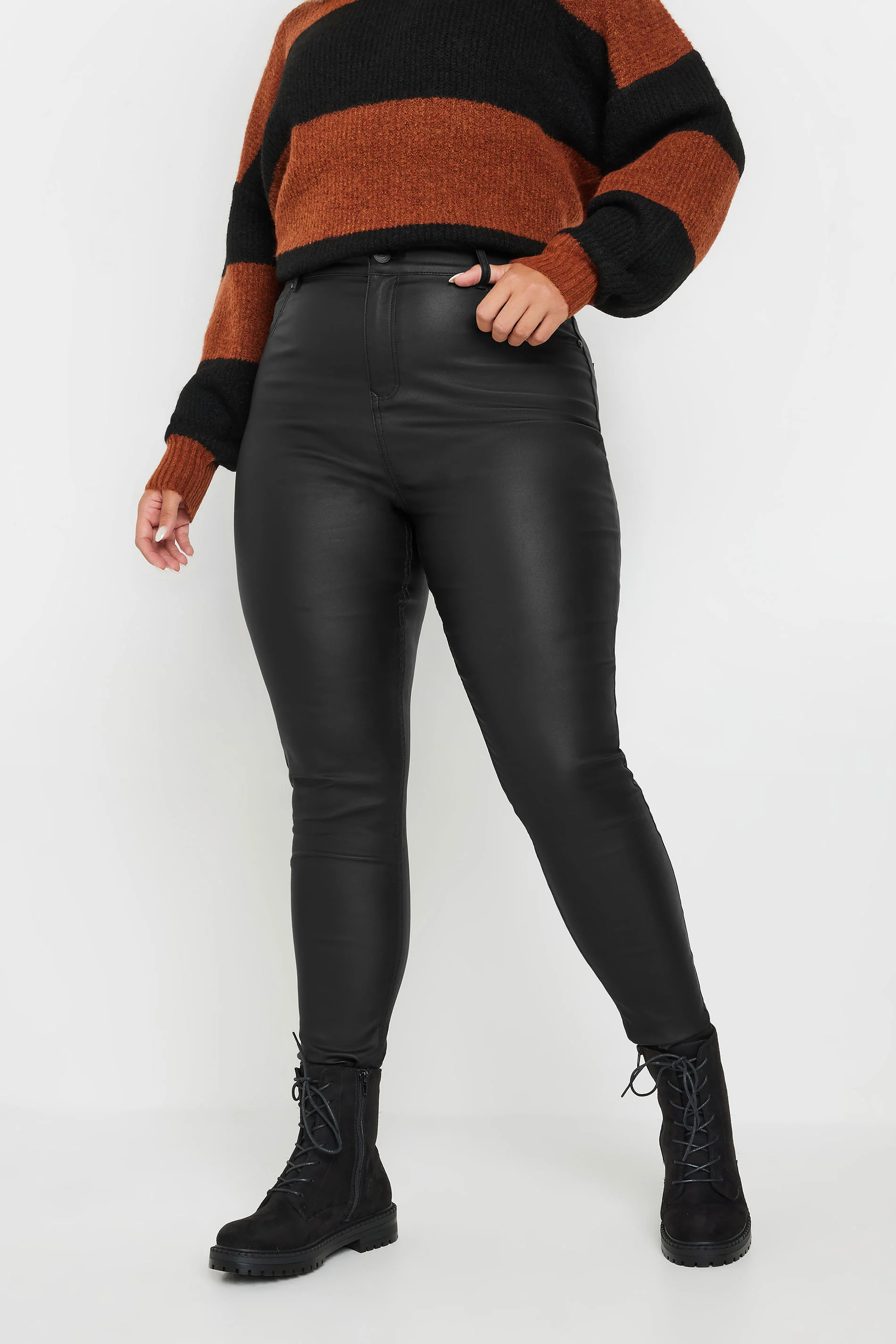 Jeans med coated finish, Ava, svart  - 2