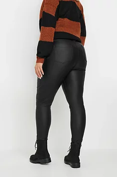 Jeans med coated finish, Ava, svart 