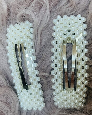 Hair clip in silver decorated with four pearls
