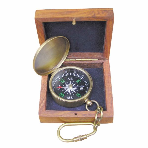 Kompass med lock  4,5cm och nyckelring i låda
