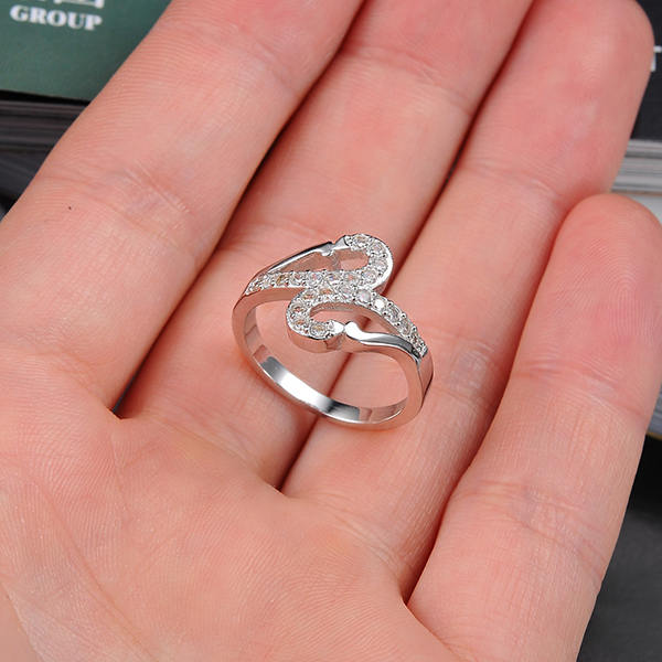 "Svan" Mode Ring med Cubic Zirconia Stenar - 2