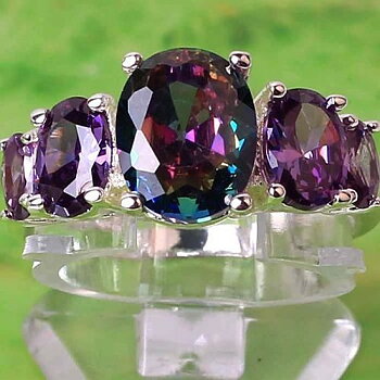 *LUXURY* Diva Ring with 5 delicious Cubic Zirconia stones