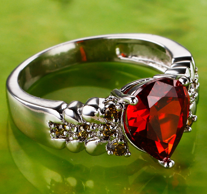 LUKSUS - Ring med Rubinrød Tear Drop Cubic Zirconia Stone - 3