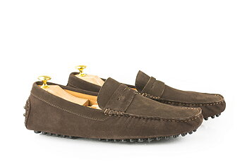 DARK BROWN