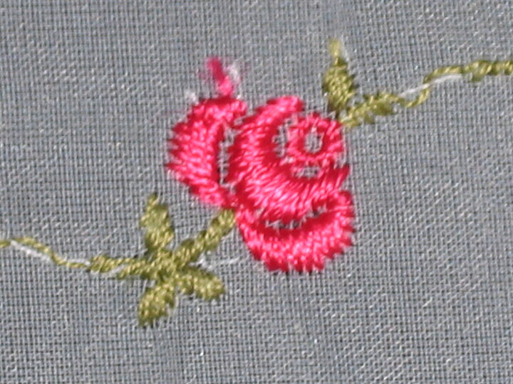 Röd rosenspets på organza 35 mm