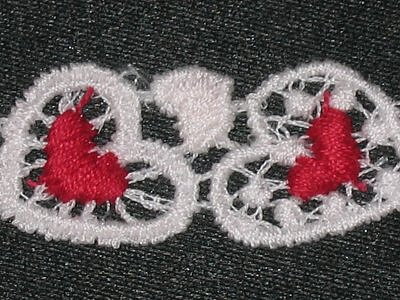 Röd broderihjärtspets 15 mm