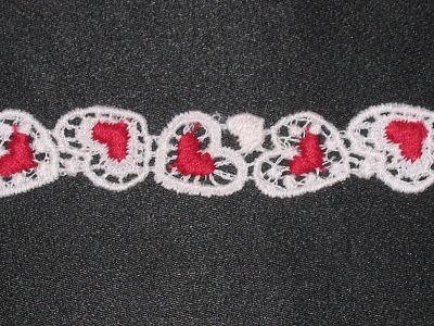 Röd broderihjärtspets 15 mm