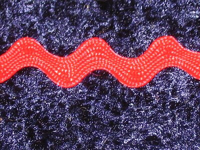 Rött zick zack band 10 mm